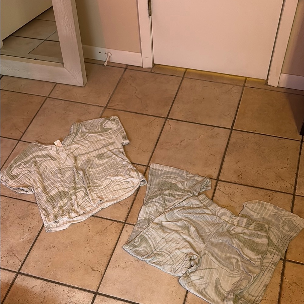 Secret Treasures  marble Pajama Set - Green and White